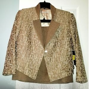 Classy tan skirt suit.